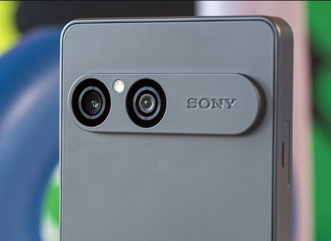 TAHAN BANTING, Sony Xperia 10 VII Ponsel Kompak 6,1 Inci dengan 120Hz & IP68, Worth It di Tahun 2025 Ini?