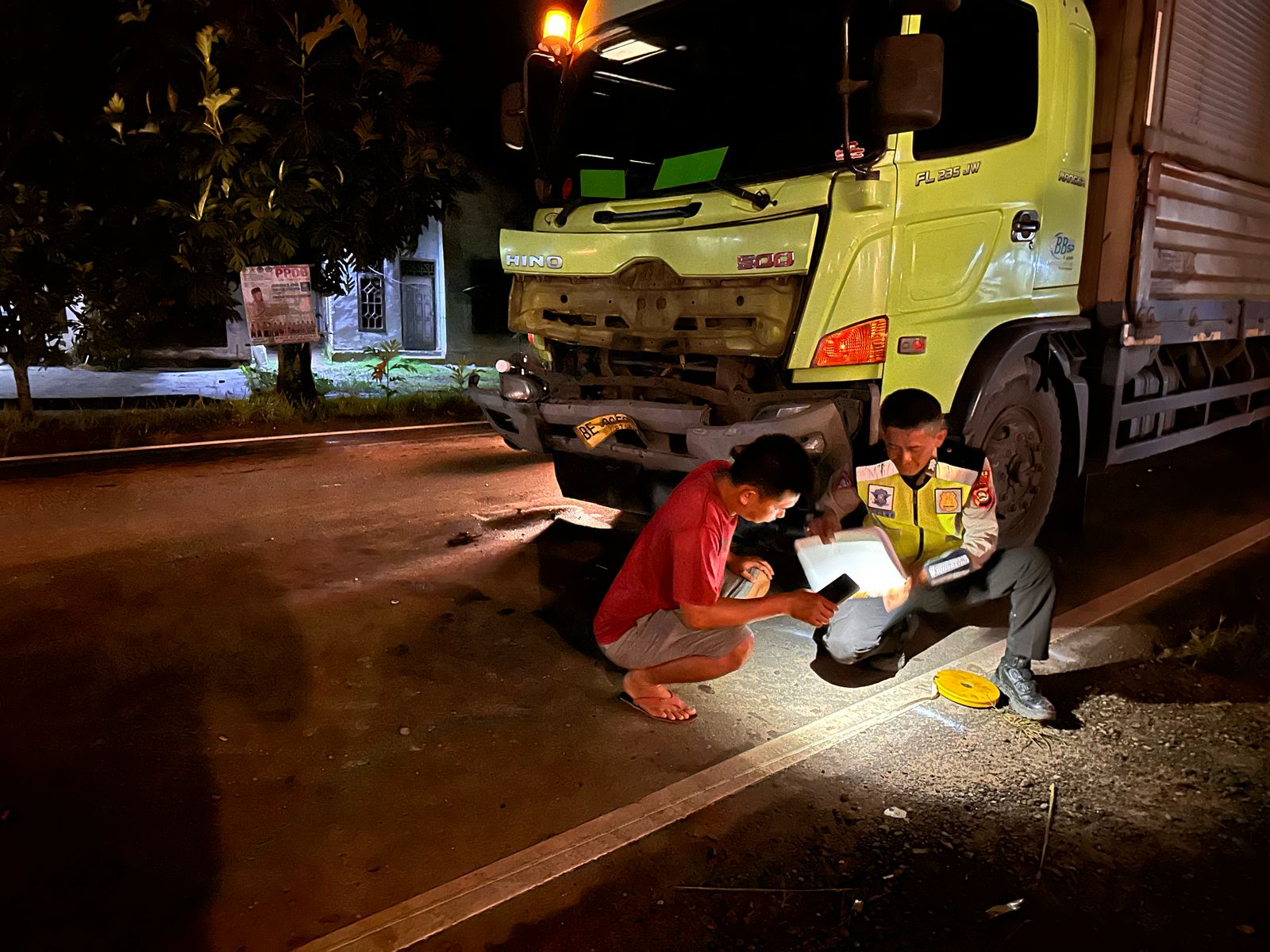 Dihantam Truk Hino di Jalintim Tugu Jaya OKI, Pengendara Motor Tewas di Tempat