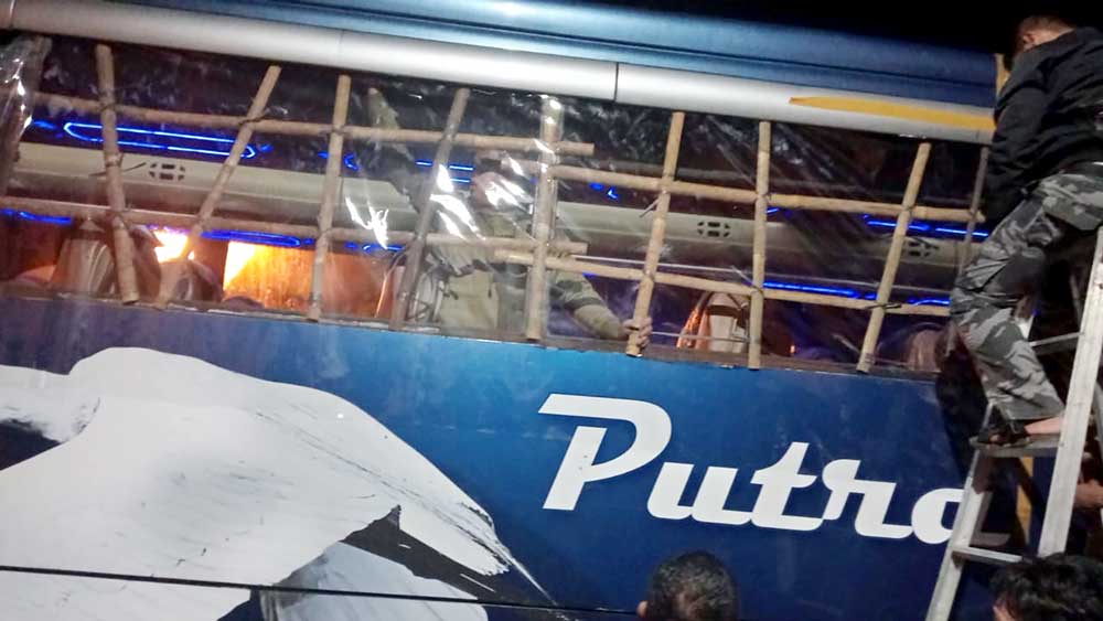 Melintas di Jalintim Babat Supat Kaca Bus Putra Remaja Pecah, Awalnya Dikira Peluru Ternyata Lemparan Batu