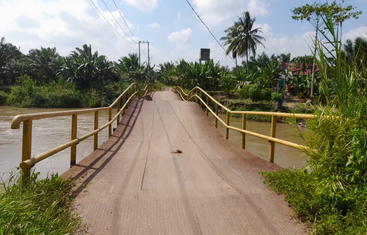 Hati-Hati, Plat Jembatan Sentral di Lubuk Segonang Rusak, Bergelombang