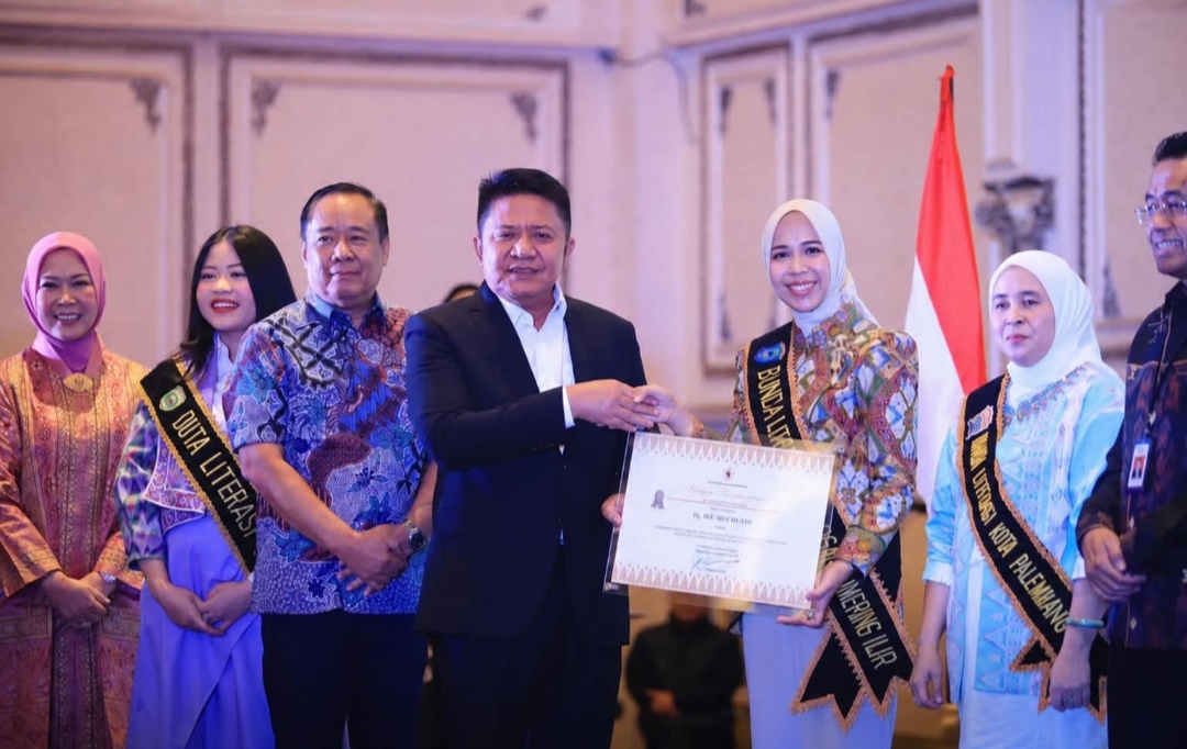 Ike Muchendi Raih Penghargaan Bhakti Adipustaka Sumsel 2026