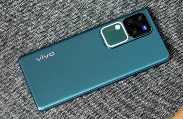 Vivo V30 5G: Smartphone Canggih dengan Performa Handal dan Punya Jaminan Pembaruan Software 