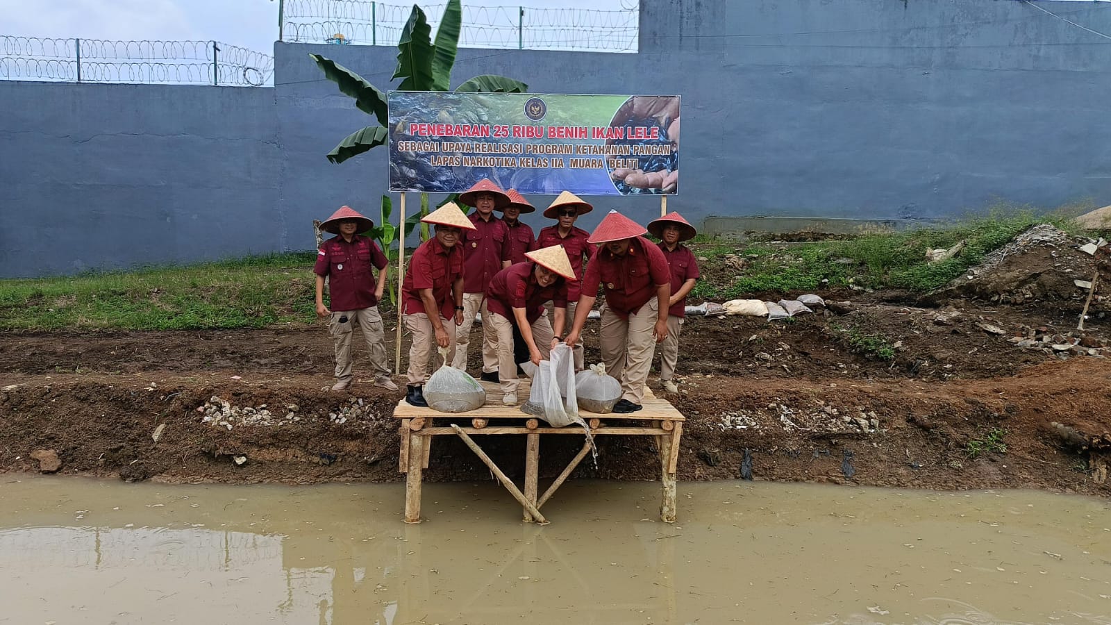 Lapas Narkotika Muara Beliti Dukung Program Ketahanan Pangan Presiden Prabowo dengan Budidaya Ikan Lele