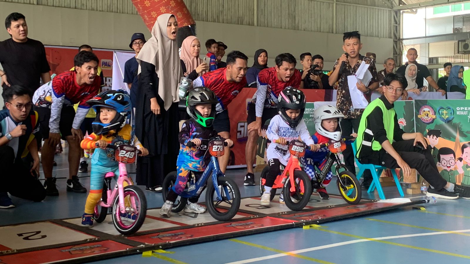 Ratusan Pembalap Cilik Adu Skill Ngebut di Competition Pushbike South Sumatera Series V