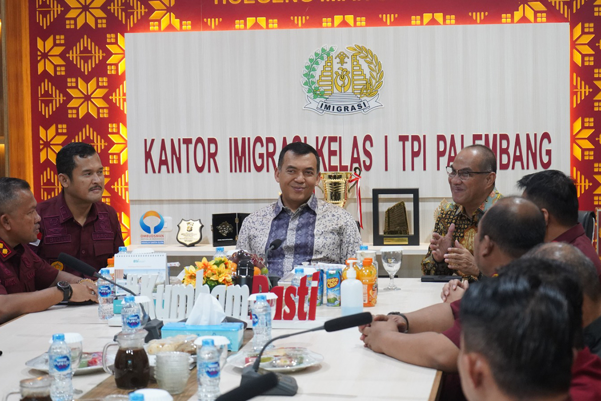 Dirjen Imigrasi Silmy Karim Tinjau Pelayanan Paspor Akhir Pekan di Kantor Imigrasi Palembang