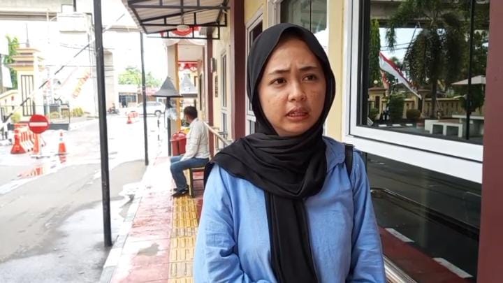 Pulang Karaoke Wanita Ini Kaget Sepeda Motor Raib di Parkiran, 2 Pelaku Terekam CCTV