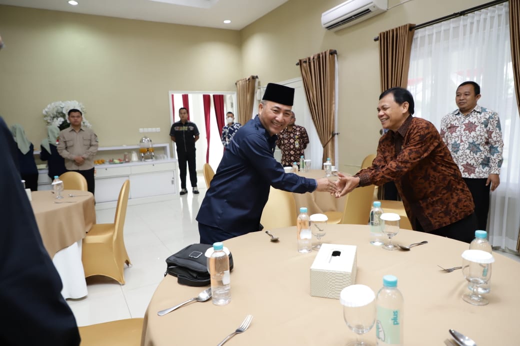 Diskusi Sambil Coffee Morning Ala Pj Bupati Apriyadi dengan Waka PT Agama Palembang