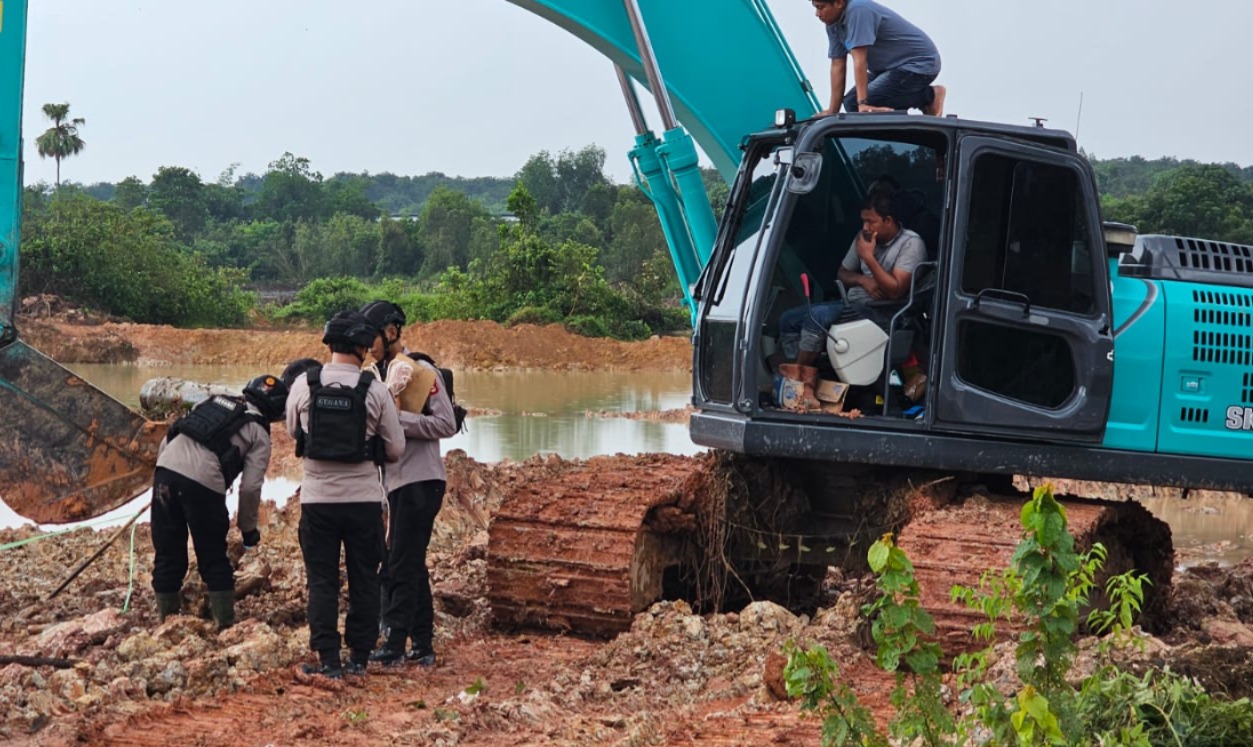 Operator Alat Berat Temukan Mortir Sepanjang 120 Cm di Rambutan Banyuasin