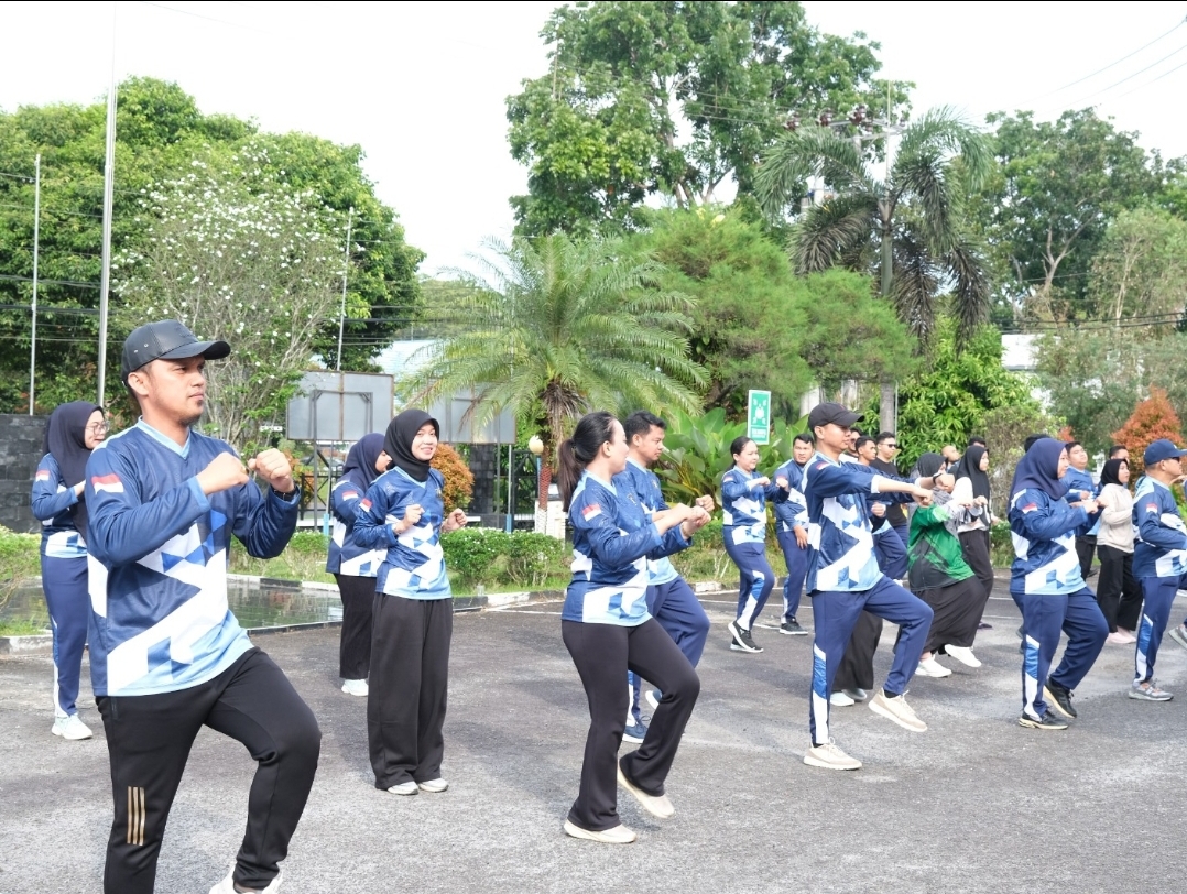 Senam Pagi Jadi Sarana Bangun Kebersamaan Pegawai Kemenkum Babel
