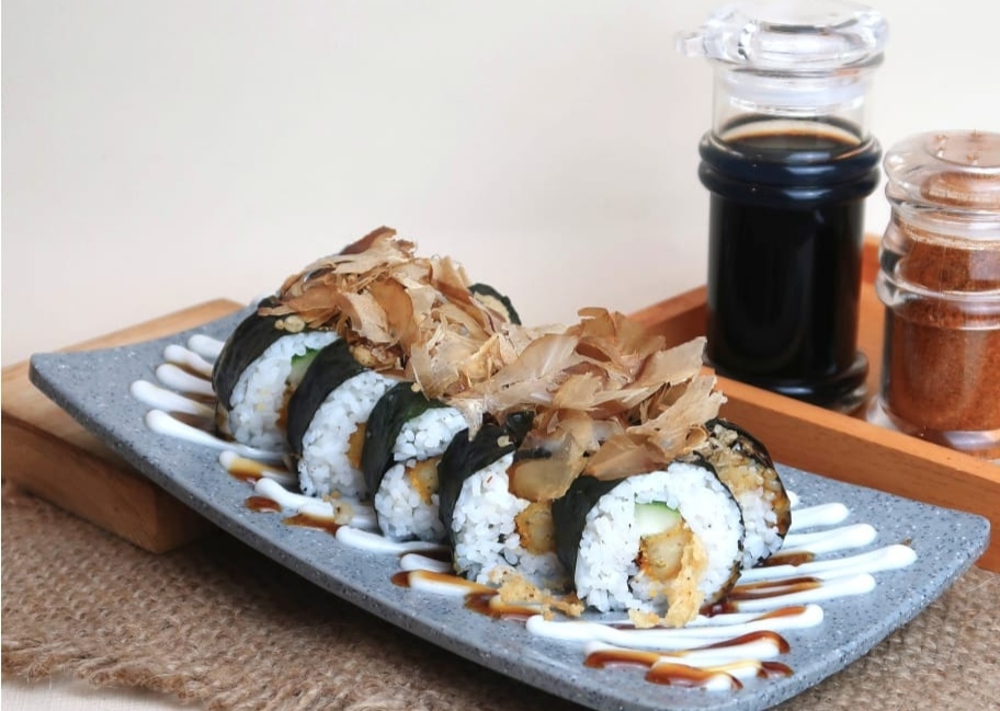 Pencinta Makanan Sushi Silakkan Datang ke Sushiboxx Pakjo, Ada Menu Enak Tapi Murah