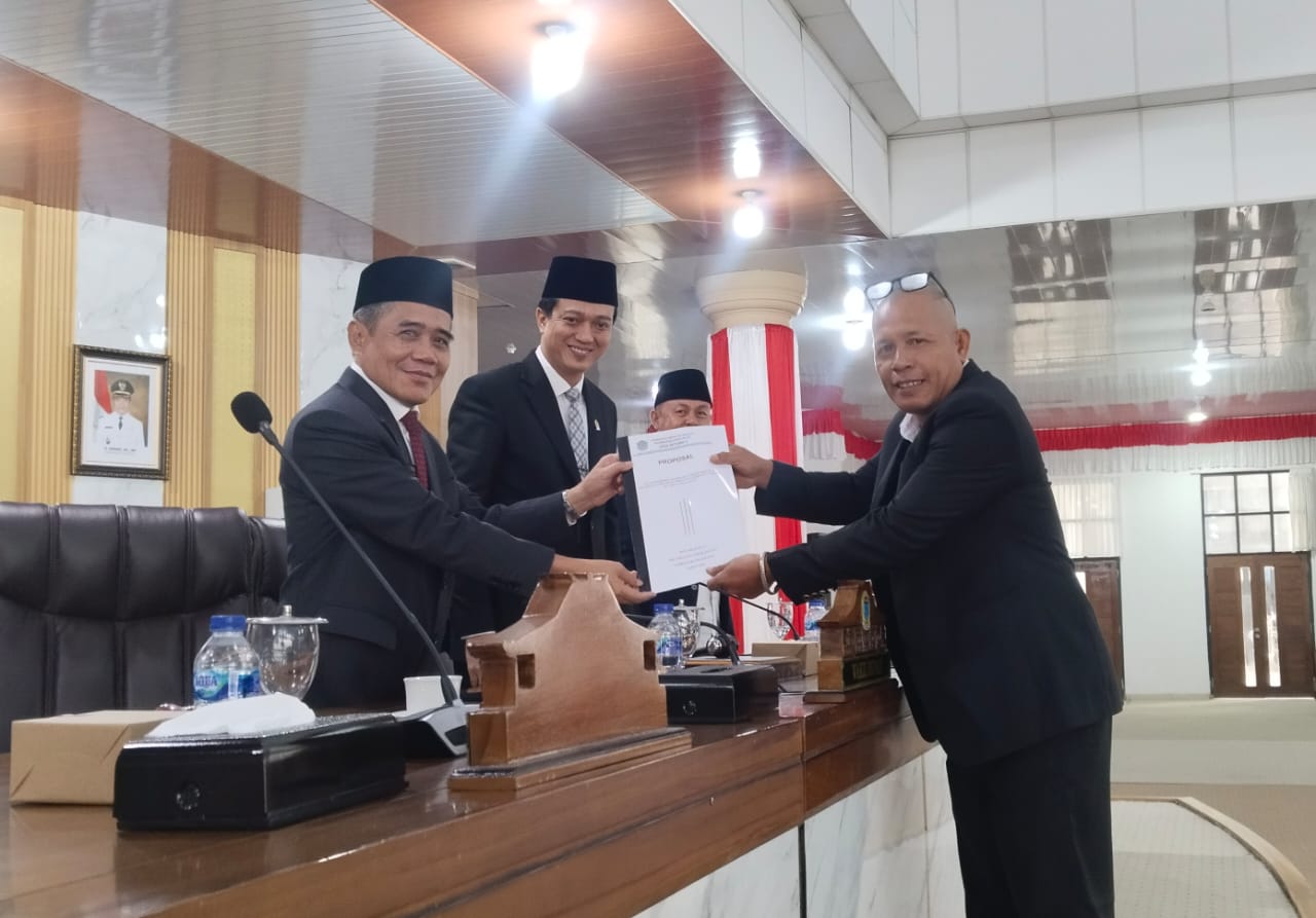 Jalan Akses Betung-Payaraman Rusak, Anggota DPRD Ogan Ilir Ini Sampaikan Permintaan Segera Diperbaiki ke Pemda