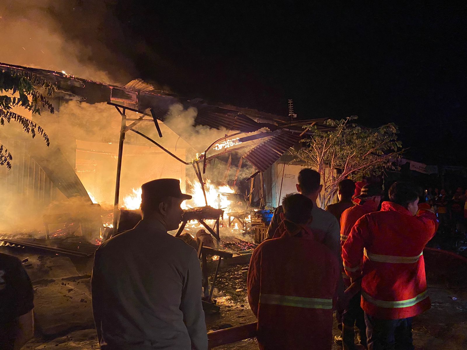 4 Toko di Pasar Tanjung Raja Ogan Ilir Ludes Terbakar, Kerugian Pedagang Capai Ratusan Juta Rupiah
