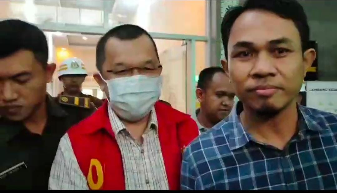 Bodyguard Tersangka Hendri Zainuddin Arogan, Dorong Wartawan Saat Hendak Digiring ke Mobil Tahanan