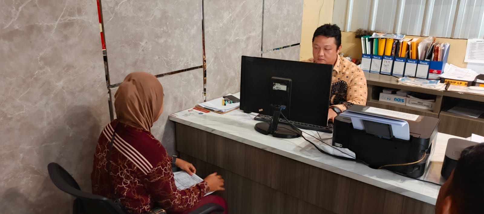 Besuk Mertua Sakit Pinjam Kendaraan Dalih ke ATM, Motor dan Hp IRT di Palembang Digelapkan Teman Kakak Ipar 