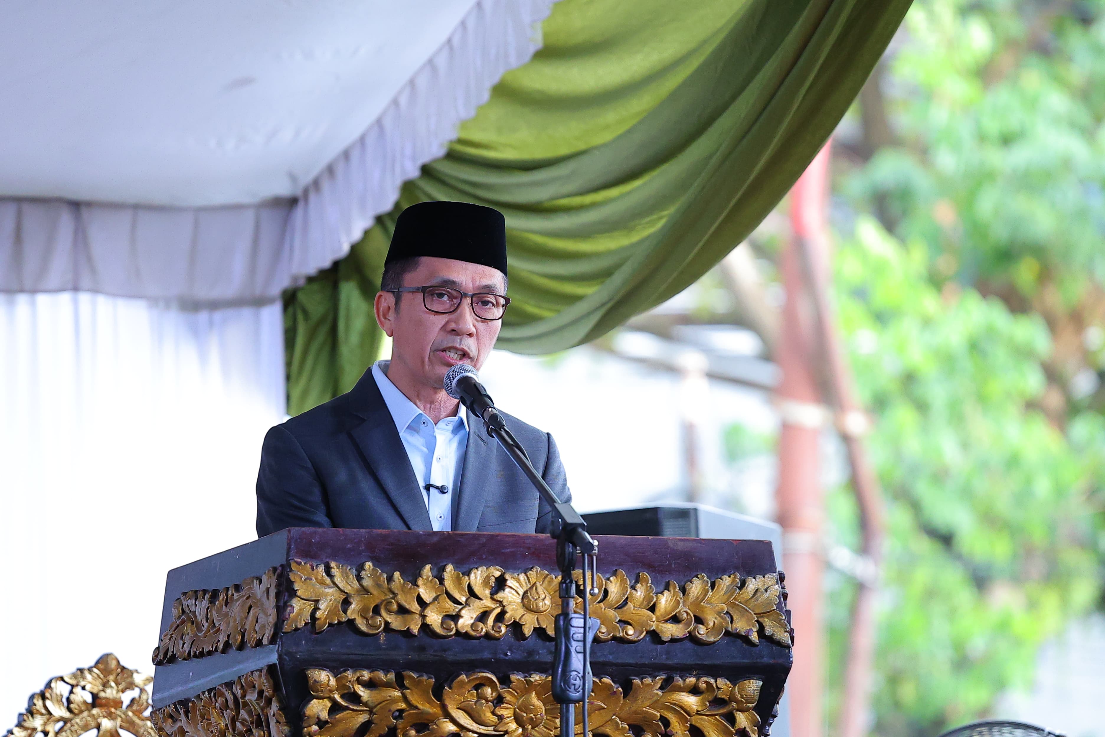 Ratu Dewa Ajak Warga Perkuat Persaudaraan Saat Salat Idulfitri di Masjid Agung Palembang