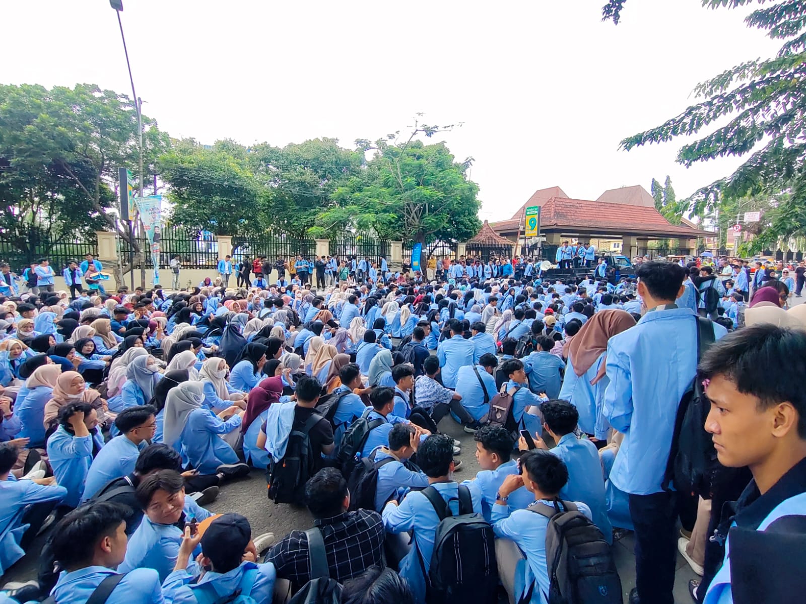 Ada Demo Mahasiswa Puncak 'Indonesia Gelap', Hindari Jalan POM IX Palembang