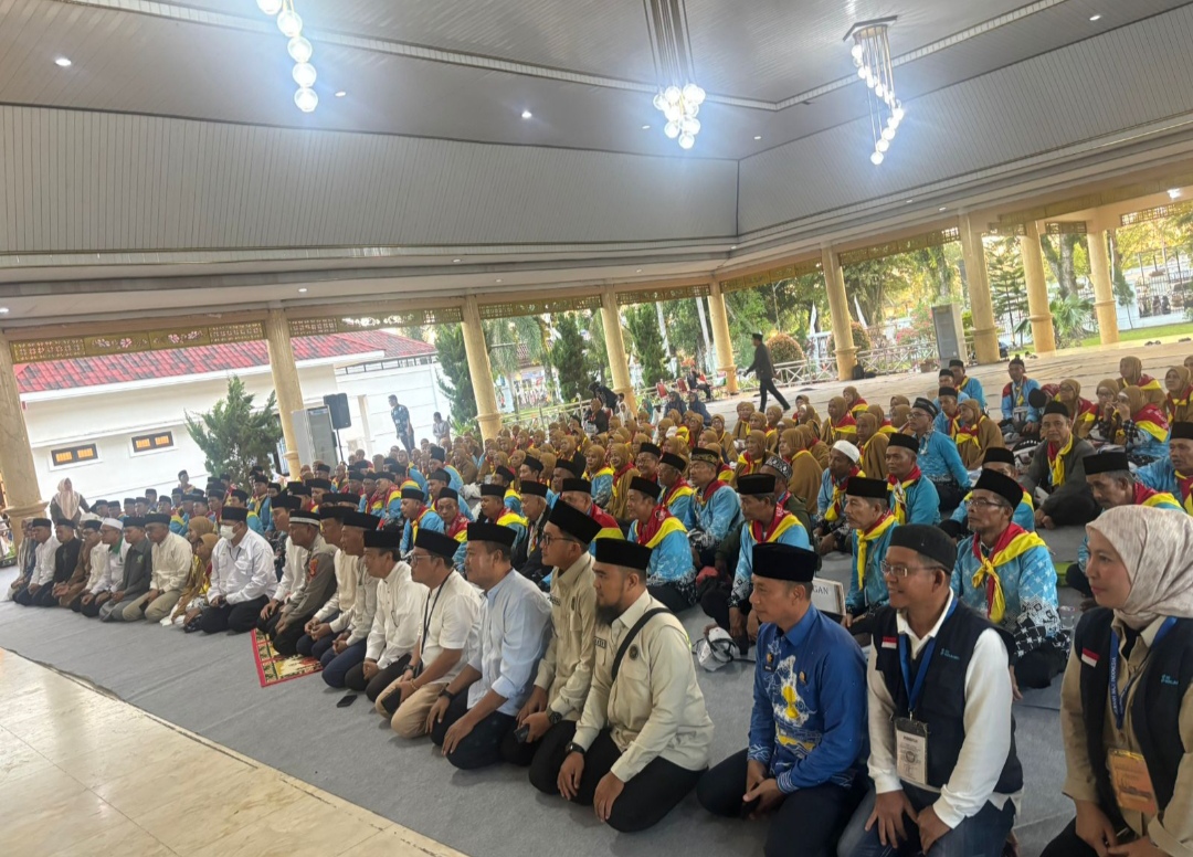 Bupati OKI Lepas CJH Kloter 3 Menuju Asrama Haji, Pesan Jaga Kesehatan dan Kekompakan