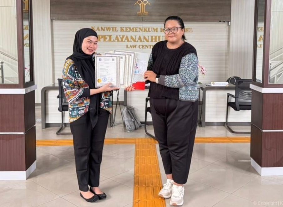 Kanwil Kemenkum Babel Serahkan 9 Sertifikat Apostille untuk Studi ke Romania