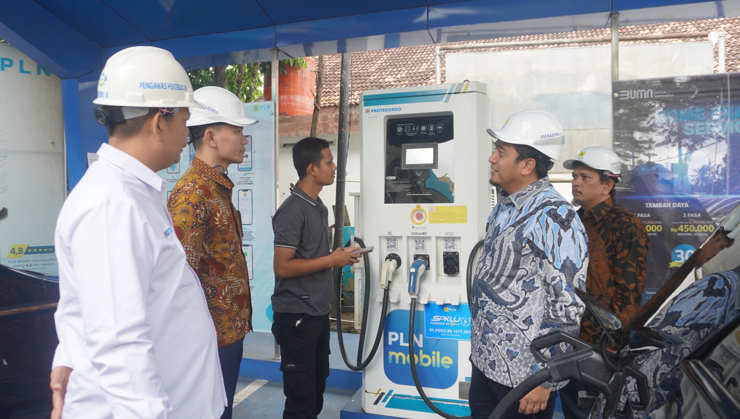 17 Pos SPKLU PLN di Jambi Stand By, Siap Layani Pemudik Pulkam dengan Kendaraan Listrik Saat Lebaran 2025