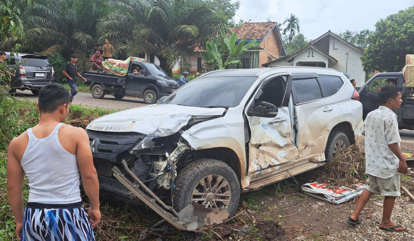 Pajero Putih Hantam 4 Motor di Jalintim Muba, 3 Tewas dan 2 Luka-Luka, Korban Terpental Jauh