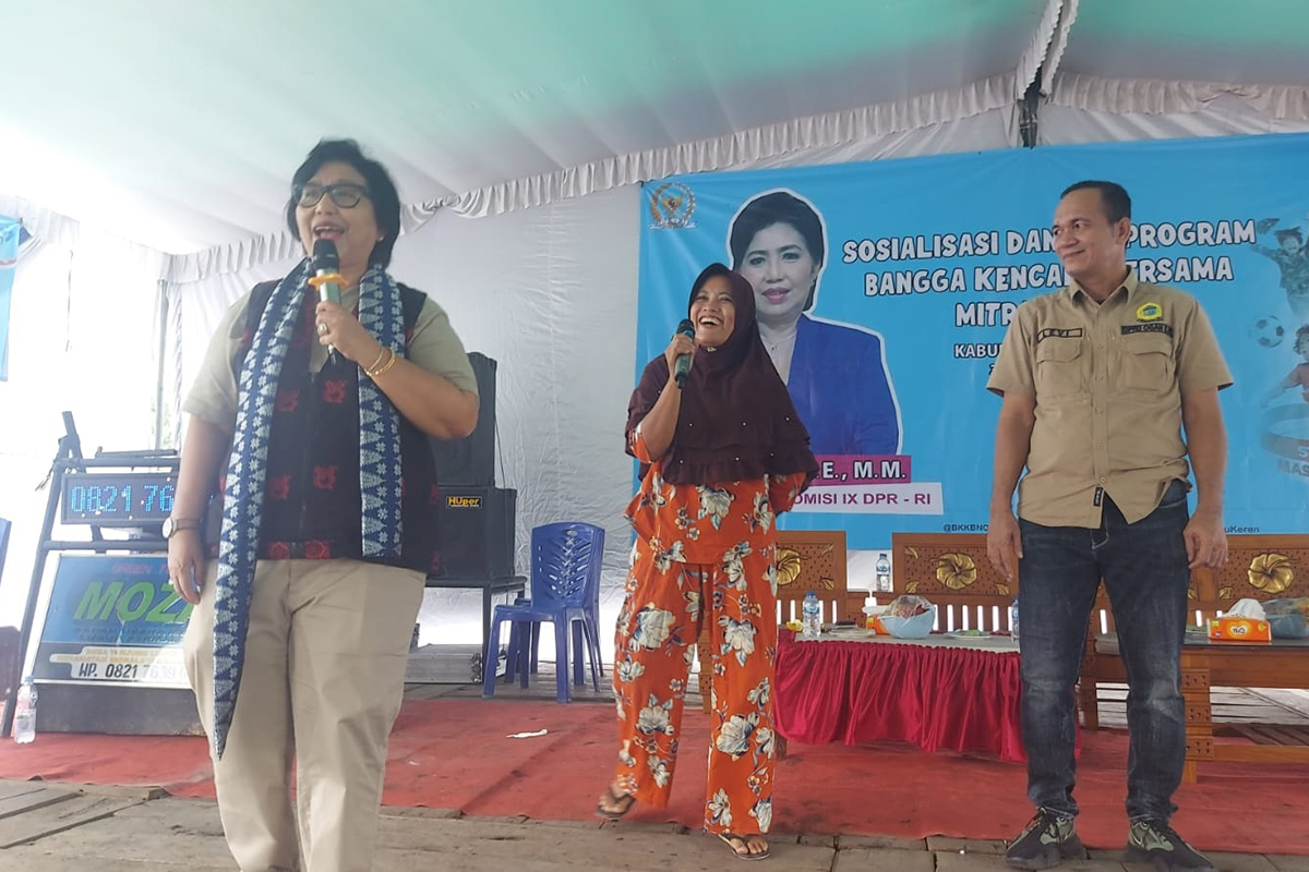 Irma Suryani Sosialisasi KIE dan Program Bangga Kencana di Desa Tanjung Pinang 2
