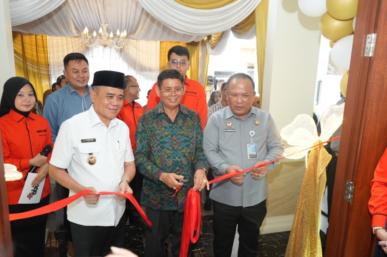 Abbas Lawfirm Resmi Beroperasi, Kemenkum Sumsel Serahkan Sertifikat Ditjen AHU