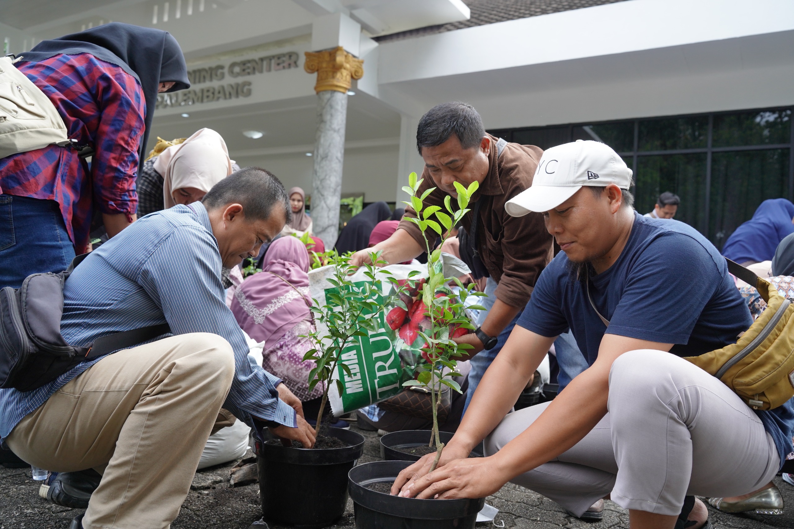PT Pusri Palembang Dorong Ketahanan Pangan Melalui Pelatihan Urban Farming