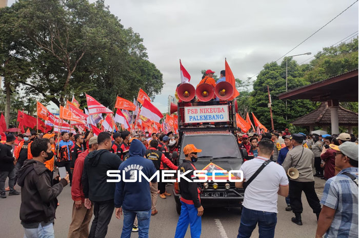 Ribuan Buruh Kepung DPRD Sumsel, ini Tuntutannya