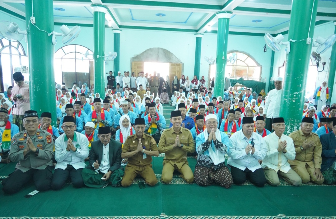 164 Calon Haji Kloter 10 Diberangkatkan, Bupati Pesan Kesiapan Fisik dan Kebersamaan
