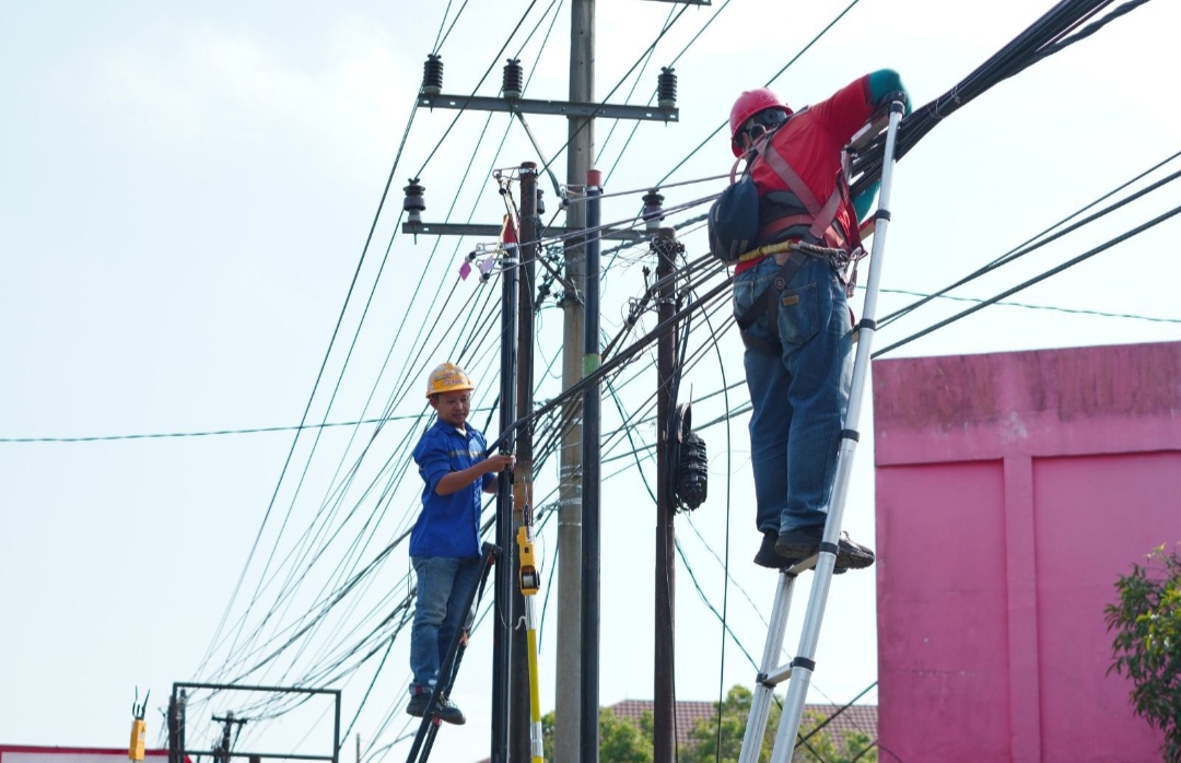 Pemkab OKI Tata Jaringan Kabel Utilitas Udara Semerawut