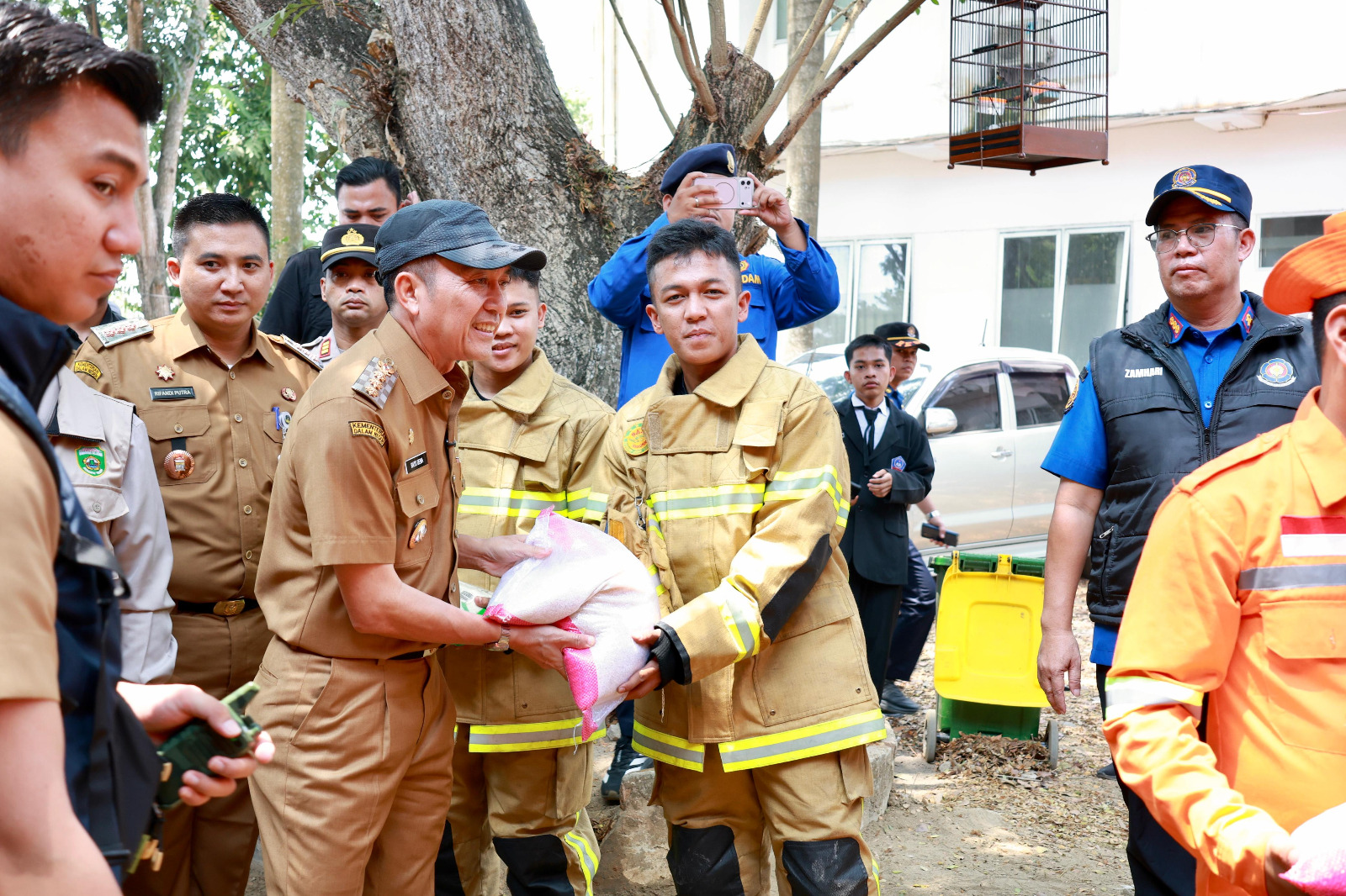 Ratu Dewa Tinjau Posko Karhutla Kecamatan Kertapati Palembang