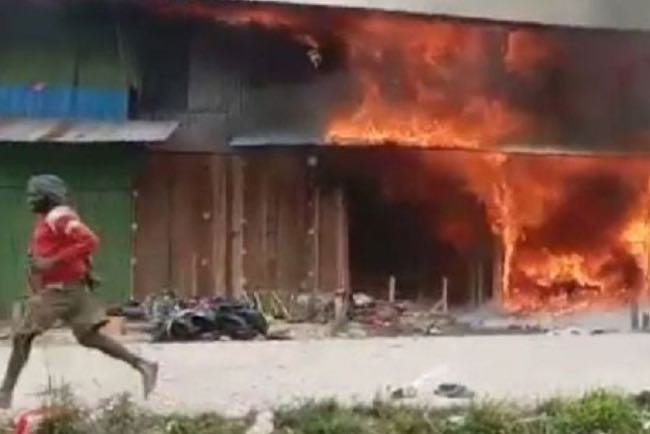 Gara-gara Coba Baju Terasa Gatal, Pasar Waghete Dibakar, Deiyai Papua Rusuh, 11 Orang Diamankan Polisi 