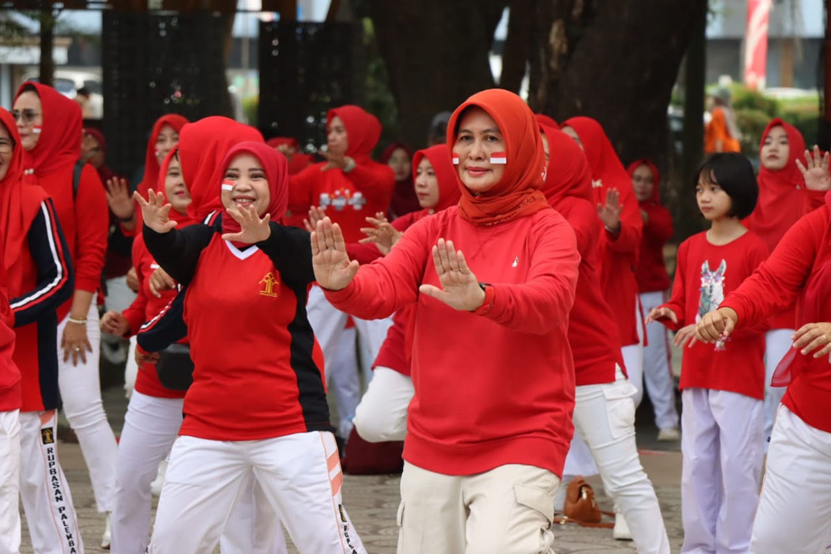 Ibu-Ibu Hebat, Negeri Sehat, Jalan Santai Meriahkan HUT RI ke-79 dan Hari Pengayoman