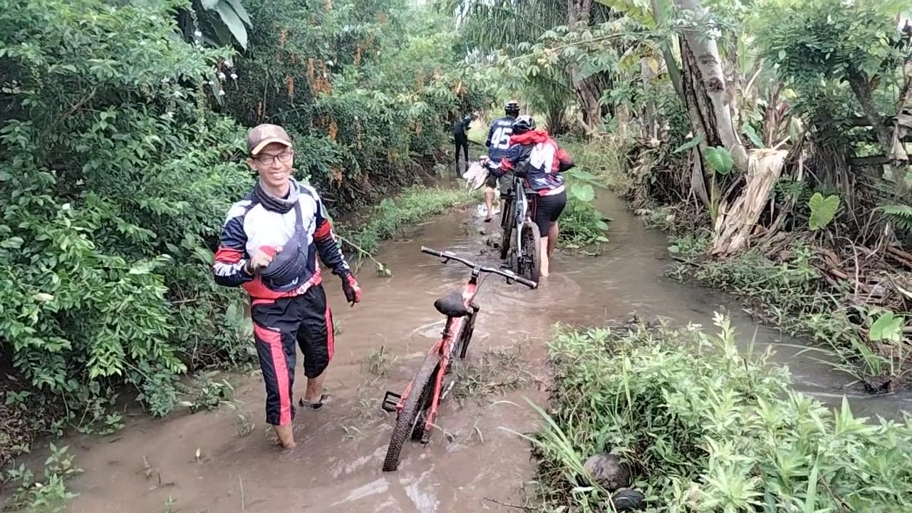 Ratusan Goweser Jajal Trek Empat Lawang