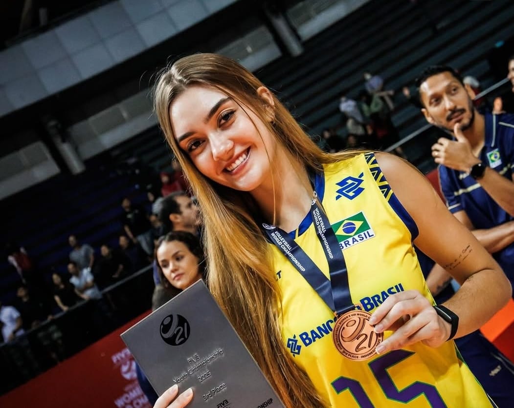 Calon Superstar Voli Dunia, Ini Sosok Helena Antar Brasil Raih Perunggu Kuaraan Dunia Voli U-21 2025 Surabaya