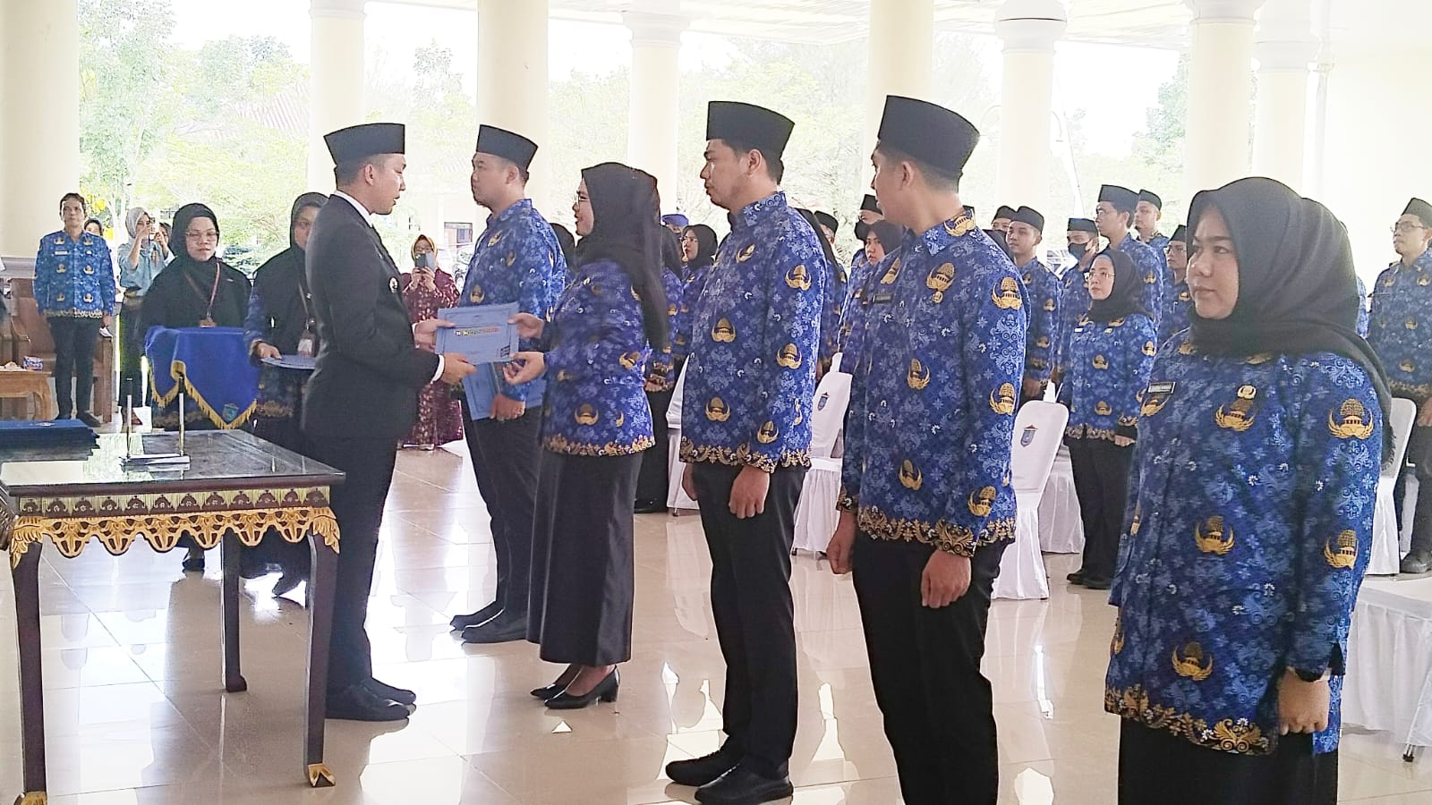 Aturan Baru Pemerintah, Jangankan Follow, Like dan Komen Media Sosial Capres dan Cawapres Saja ASN Dilarang