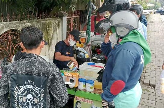   Es Jagung Aizyah Cabang Jambi Pikat Masyarakat Palembang, Ternyata Beromzet Puluhan Juta Per Minggu 