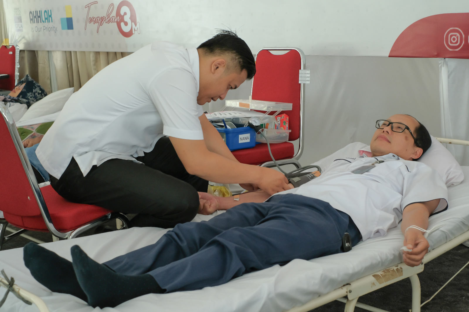 Target Kumpulkan 300 Kantong Darah, Direktur Pusri Palembang Ikut Jadi Pendonor