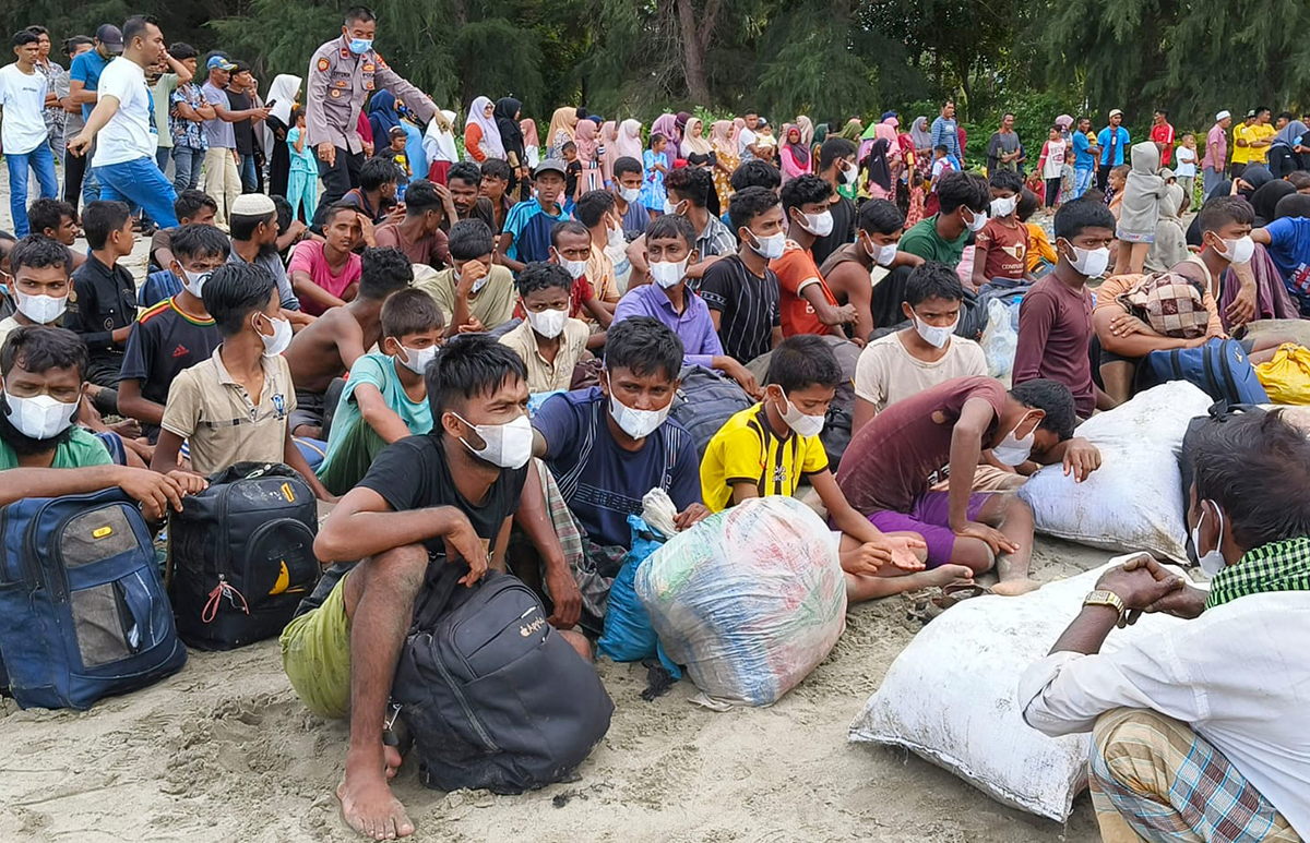 Heboh! Pengungsi Rohingya Ditolak Mendarat di Pantai Aceh Hingga Buang Bantuan Sembako ke Laut, Warganet Geram