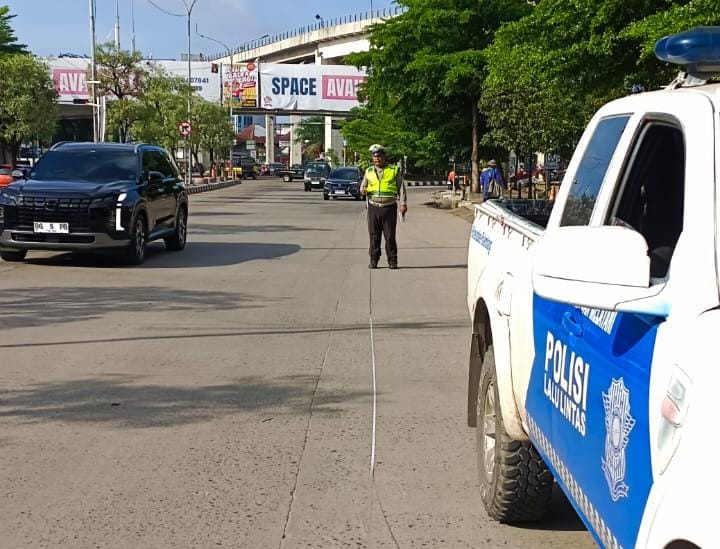 Lakalantas di Basuki Rahmat Palembang, Mobil Tabrak Motor Usai Hantam Perempuan Duduk di Pinggir Jalan