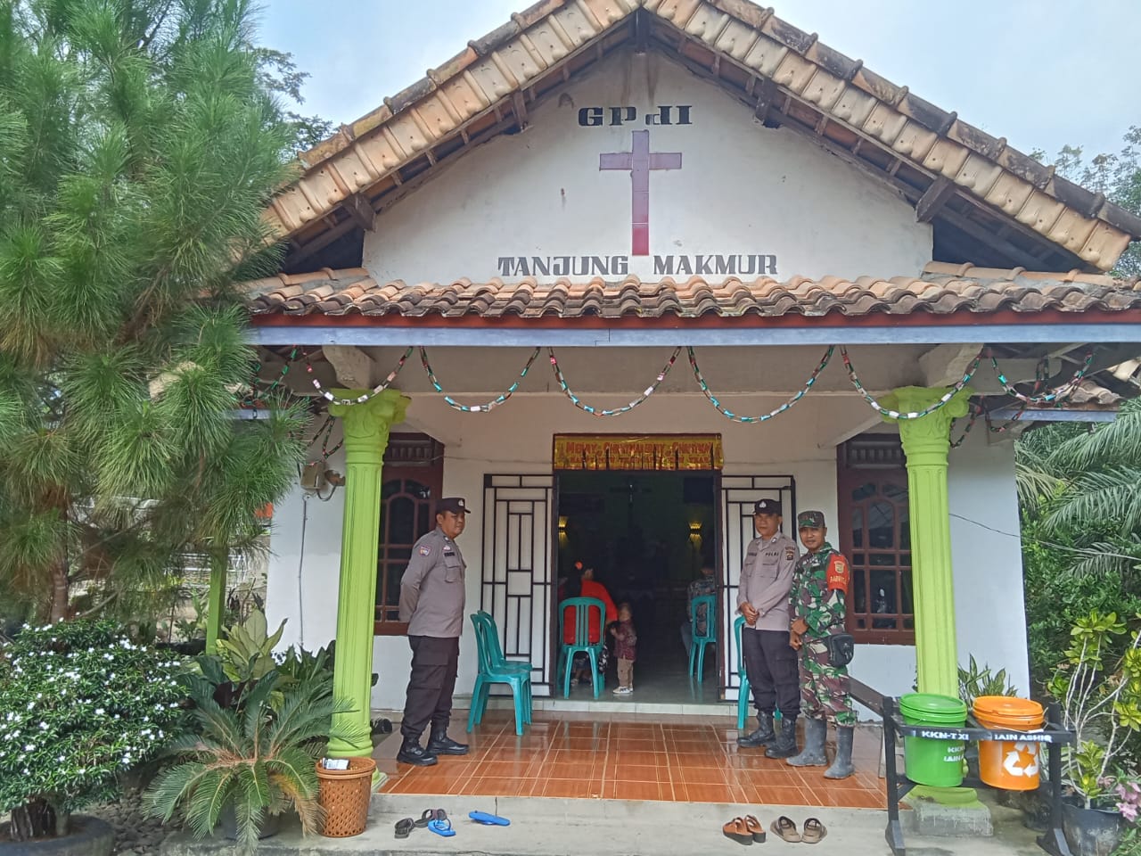 Berikan Rasa Aman Jemaat Ibadah Natal, Kodim 0402/OKI Patroli di Gereja GPDI Imanuel 