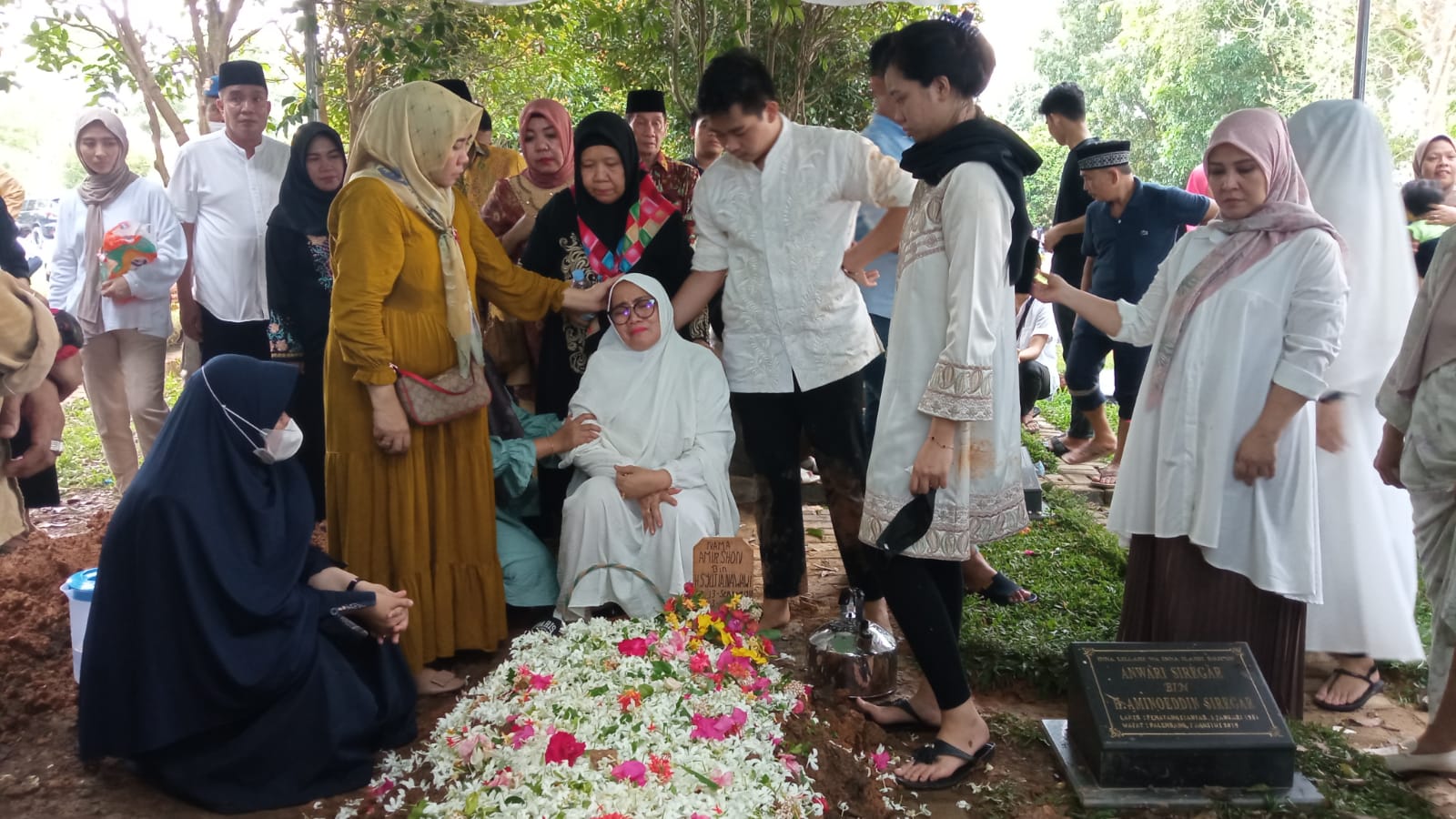 Suami Sekda PALI Berpulang, Dimakamkan di TPU Kebun Bunga