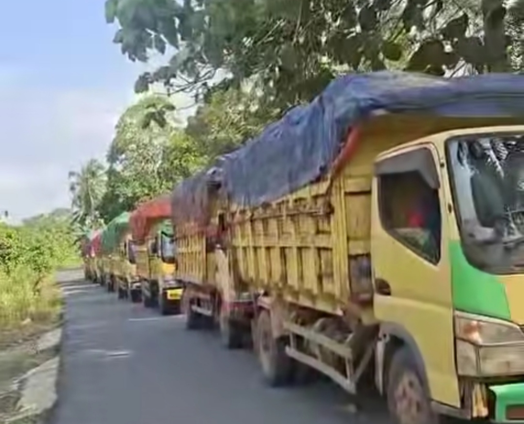 Warga Bumi Agung OKI Portal Jalan, Kesal Jalan Rusak