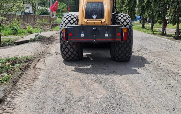 Bupati Panca Mawardi Perintahkan Dinas PUPR Perbaiki Jalan Menuju Taman Pancasila