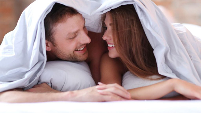 Buat Pasangan Suami Istri, Biasakan Morning Sex Ini Manfaatnya
