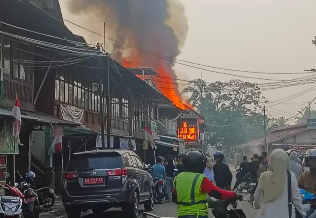 Rumah Panggung Semi Permanen di Kayuagung Hangus Terbakar, Dihuni 12 KK