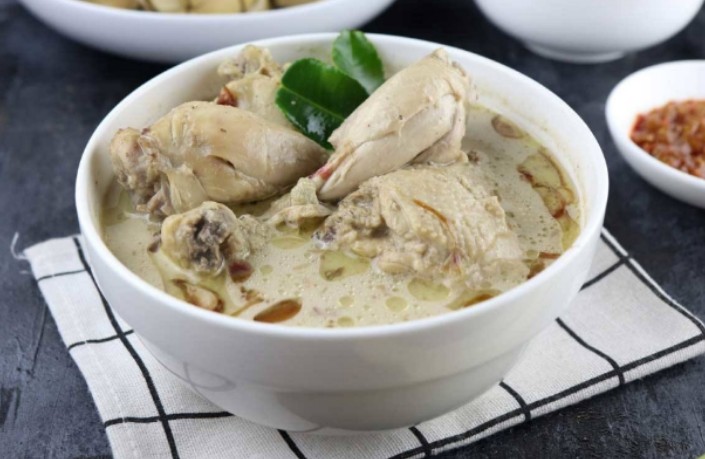 Opor Ayam Kuah Putih: Resep Rahasia Lezat yang Wajib Dicoba, Creamy dan Maknyusss