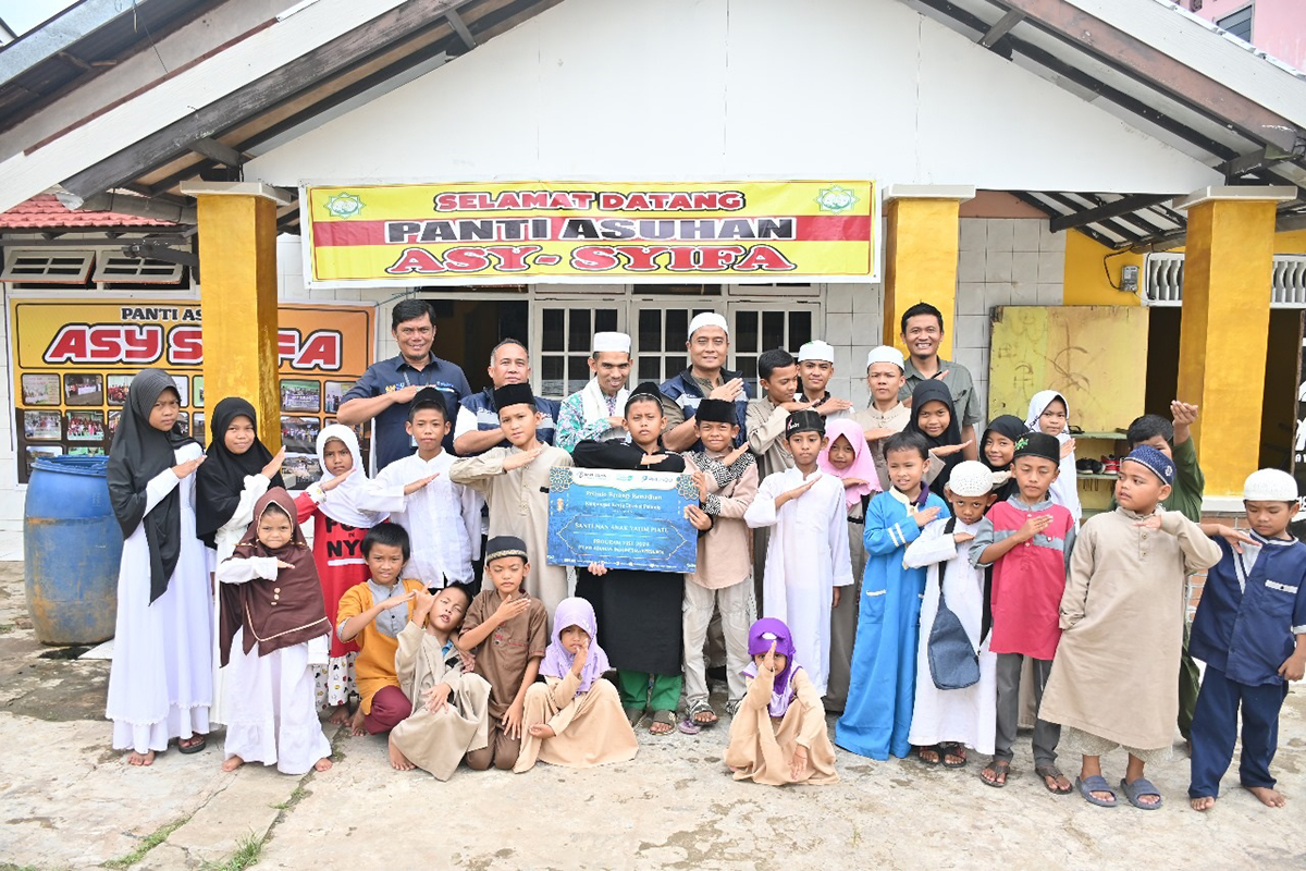 Tebar Kebahagiaan di Bulan Ramadan, Pelindo Regional 2 Palembang Santuni 100 Anak Yatim Piatu