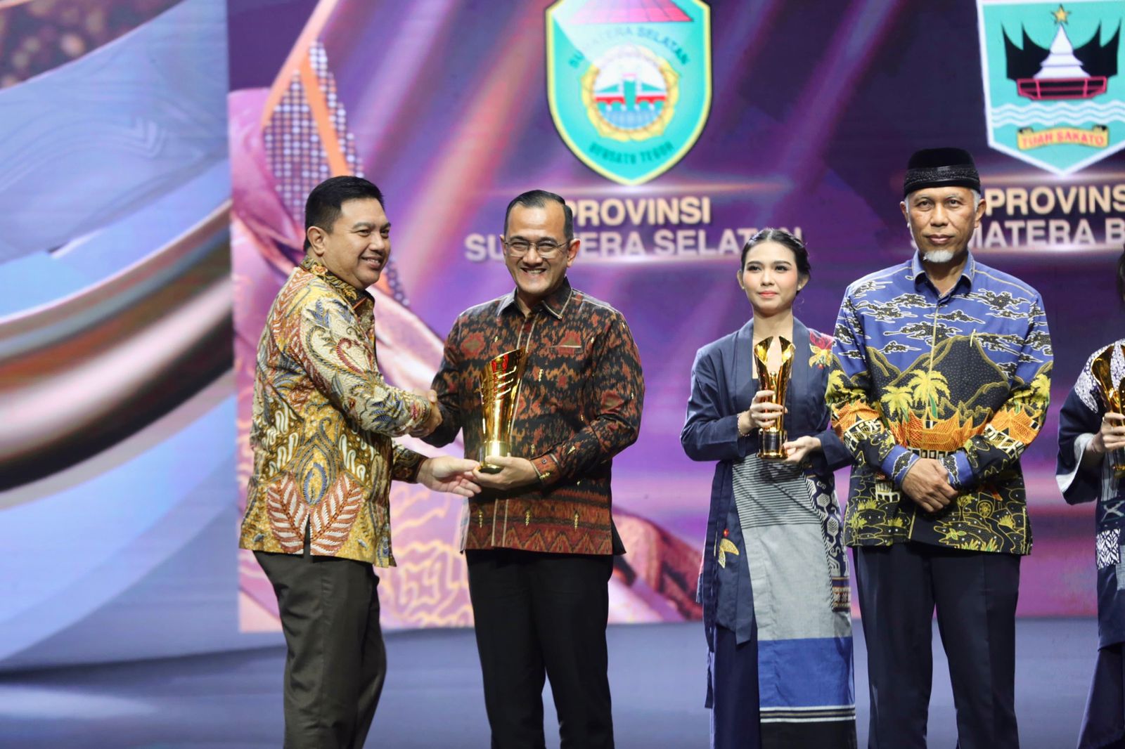 LAGI, Pemprov Sumsel Berhasil Raih Penghargaan Pemimpin Daerah Awards 2024 