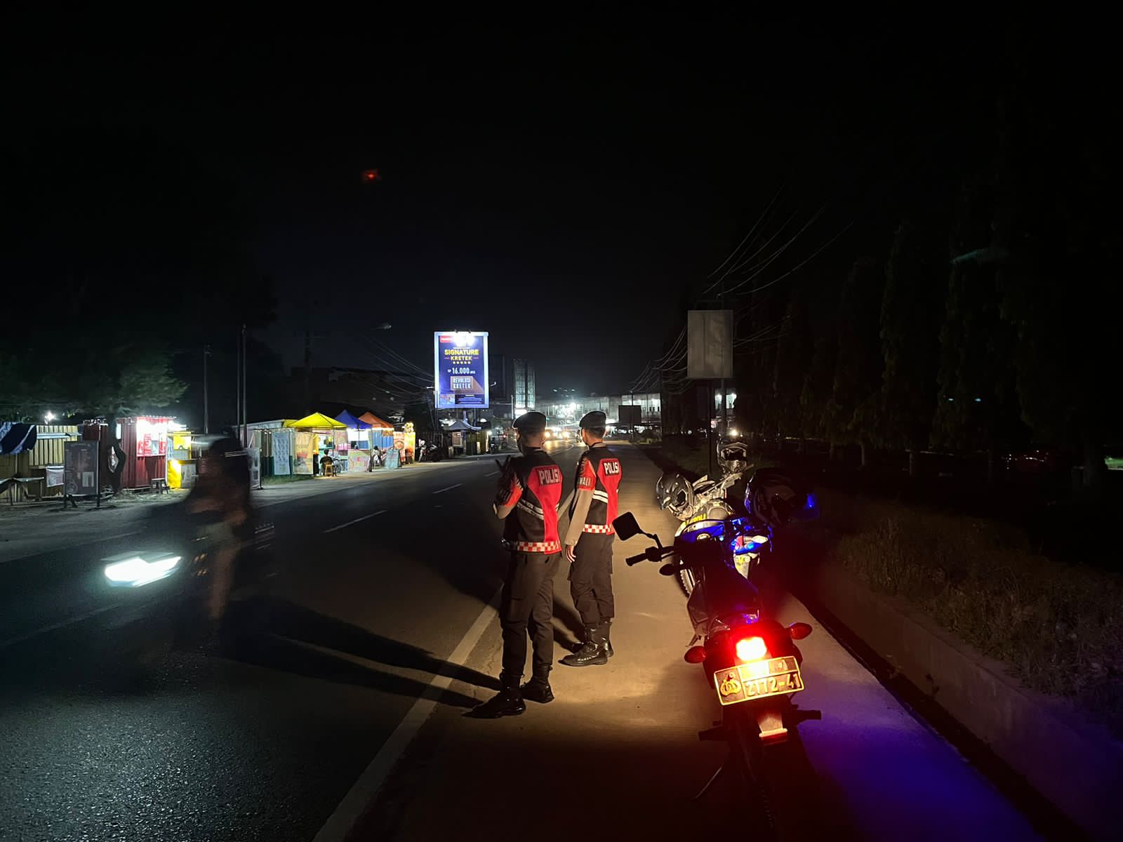Ciptakan Rasa Aman Bagi Masyarakat di Malam Hari, Sat Samapta Polres Ogan Ilir Lakukan Patroli